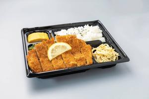 とんかつ弁当
