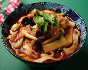マーラー牛肉刀削麺