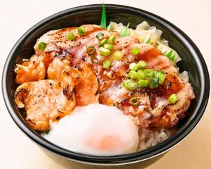 魚丼 焦がしチーズ醤油ねぎとろ焦がしバター翔サーモン温玉丼 (86)