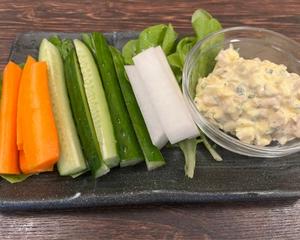 野菜スティック(いぶりがっこタルタルソース添)