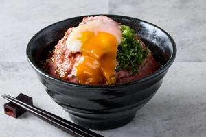 【やみつき】温玉韓国ユッケローストビーフ丼 Yukke Soft-Boiled Egg Roast Beef Bowl