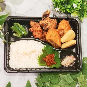 お肉屋さんのメンチカツと塩麹鶏のから揚げとカマンベールフライミックスフライ弁当 特製牛タン入り肉味噌付き