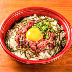 馬ユッケ丼