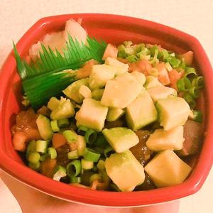 丼丸 バラアボカド丼