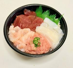 魚丼 快得丼(シャリ中盛り無料)