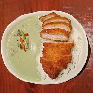 グリーンカレーカツ Green curry cutlet