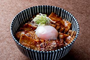 豚バラみそ焼肉どんぶり