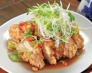 中国ラーメン揚州商人 特製香味ソースの油淋鶏(ユーリンチー)