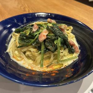 ベーコンとほうれん草のクリームパスタ