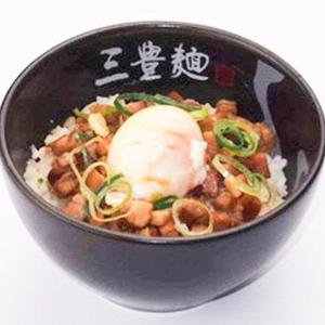 月見チャーシュー丼