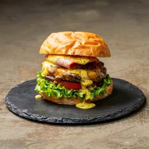 自家製ハニーマスタードベーコンチーズハンバーガー/Honey Mustard Bacon Cheese Burger