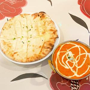 バターチキンカレーとチーズナンセット