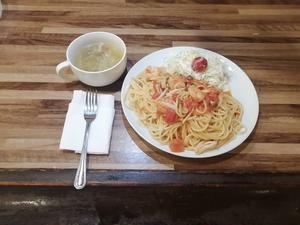 エビトマトクリームパスタ