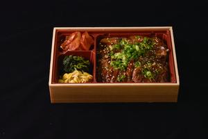牛タン焼肉丼(塩タレ)1.5倍盛