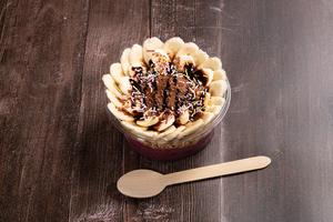 チョコバナナボウル(バナナ,グラノーラ,ヌテラ,チョコソース,チョコクランチ,チョコスプレー)