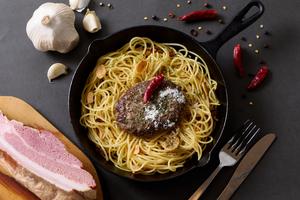 肉汁ハンバーグのペペロンチーノ Hamburg Peperoncino