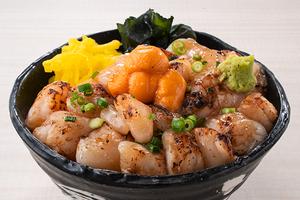 9.雲丹と炙りトロ肉ホタテ丼