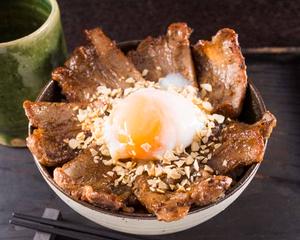 カルビスタミナガーリック丼 Kalbi Stamina Garlic Rice Bowl