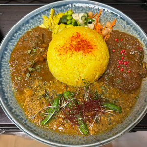 定番2種＆気まぐれカレーの3種あいがけ