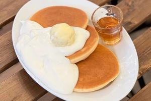HOMEMADE WHIPPED CREAM PANCAKE 自家製生クリームパンケーキ