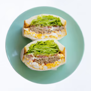 ハンバーグ×エッグサラダ