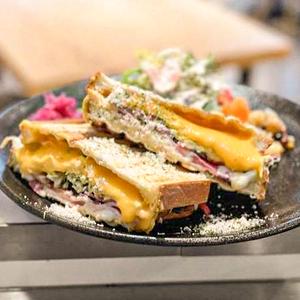 ダブルチーズホットサンド