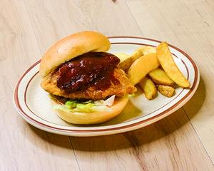 ★激辛★チポトレチキンバーガー (ポテト付き) Chipotle Chicken Burger (With French Fries)