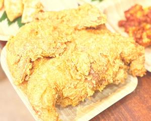 丸ごと一羽フライドチキン