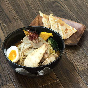 いく須らぁめんとぶた餃子のセット(3個入)