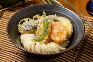 野菜天ぶっかけうどん Cold udon with vegetable tempura