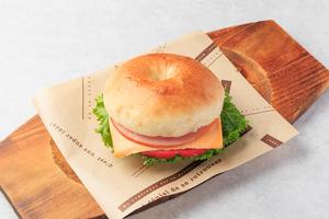 ハムチーズトマト ベーグルサンド