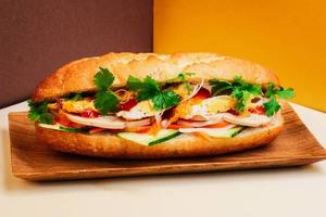 目玉焼きバインミー Fried Egg Banh Mi