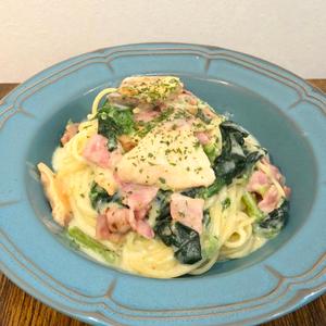 サーモンとほうれん草クリームパスタ