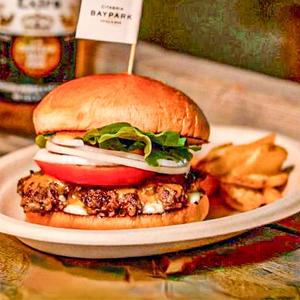 チーズバーガー  フレンチフライ付き