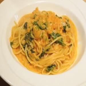 エビと季節野菜のトマトクリームパスタ