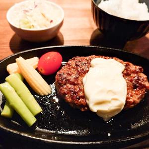 とろ～りチーズ牛タンハンバーグ ライスセット