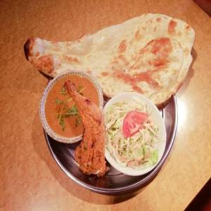 タンドリーLeg 1ピース1カレーサラダTandoori Chicken Leg 1pc 1 curry salad Rice or Nan