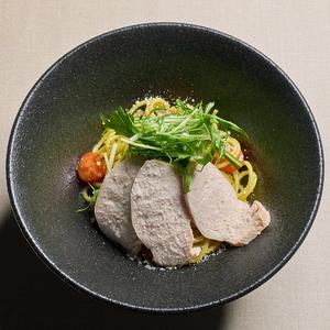 自家製鶏ハムとプチトマトのジェノベーゼ