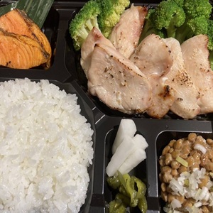 鶏ムネ肉 塩漬け弁当(180g) / Grilled Chicken Breast with Shio-Koji Bento(180g)