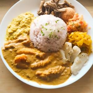 【全盛り(副菜5種付き)】イカとエビのスパイスカレー