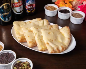 チーズナン Cheese Naan