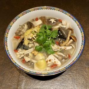 きのこたっぷり麻辣湯(白湯スープ)