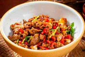 青唐辛子のバラ肉炒め 四川小炒肉