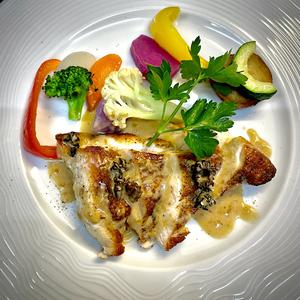 宮城県産 伊達鶏のロースト フランス産モリーユ茸のシュープレームソース(クリームソース)