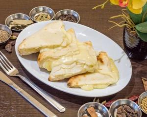 チーズナン/Cheese Nan