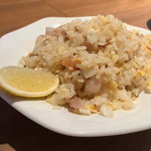 タイ国式炒飯(豚肉、玉葱、ニンニク、レモン)