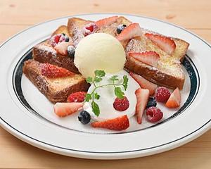 ミックスベリーのフレンチトースト(スープ付)