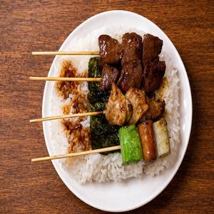 Charcoal Grilled Beef Skewer Bowl  / 炭火牛串焼き丼(バラ1・ハラミ1・てっちゃん1・ねぎウインナー1)