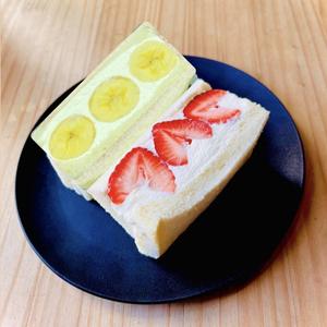 旬のいちごサンド＆完熟バナナサンド