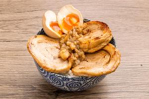 ワイルドチャーシュー丼